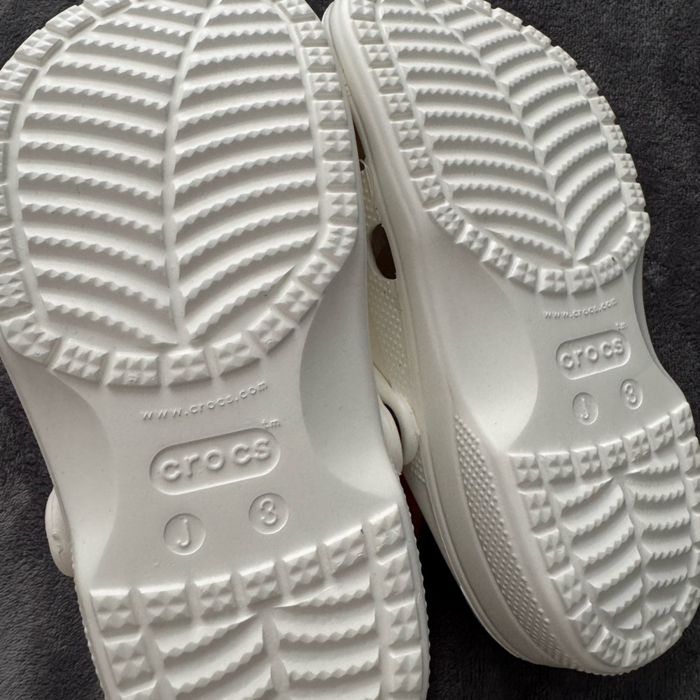 NWOT! CROCS White Slippers with Signature Perforated Design - Picture 7 of 7